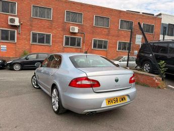 Skoda Superb 2.0 TDI Elegance DSG Euro 4 5dr