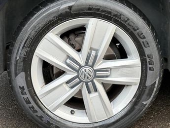 Volkswagen Caravelle 2.0 BiTDI BlueMotion Tech Executive MPV 5dr Diesel DSG Euro 5 (s