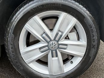 Volkswagen Caravelle 2.0 BiTDI BlueMotion Tech Executive MPV 5dr Diesel DSG Euro 5 (s