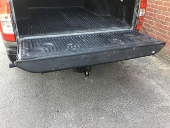 Nissan Navara 2.3 dCi N-Guard Pickup Double Cab 4dr Diesel Auto 4WD Euro 6 (19