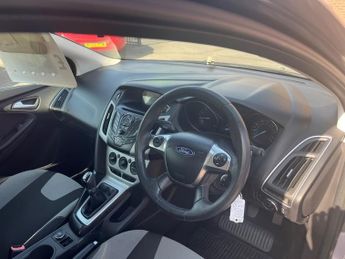 Ford Focus 1.6 Zetec Hatchback 5dr Petrol Manual Euro 5 (105 ps)