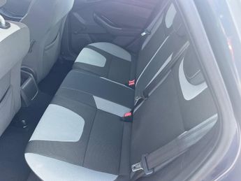 Ford Focus 1.6 Zetec Hatchback 5dr Petrol Manual Euro 5 (105 ps)
