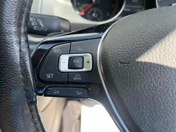 Volkswagen Golf 1.2 TSi Bluemotion Technology SE DSG 5DR