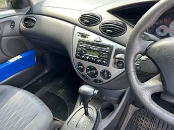 Ford Focus ZETEC PART/EX TO CLEAR FULL SERVICE HISTORY 17 STAMPS 10 MONTH M
