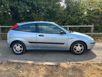 Ford Focus ZETEC PART/EX TO CLEAR FULL SERVICE HISTORY 17 STAMPS 10 MONTH M