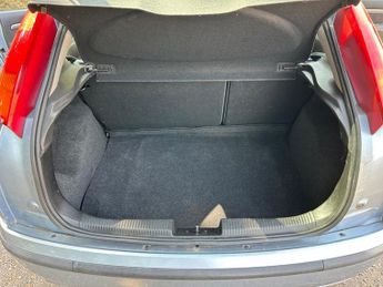 Ford Focus ZETEC PART/EX TO CLEAR FULL SERVICE HISTORY 17 STAMPS 10 MONTH M