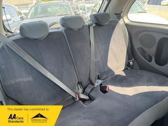 Nissan Micra SE