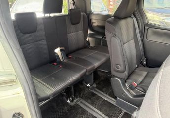 Toyota Voxy 18 HYBRID PETEOL AUTOMATIC BUSINESS CLASS