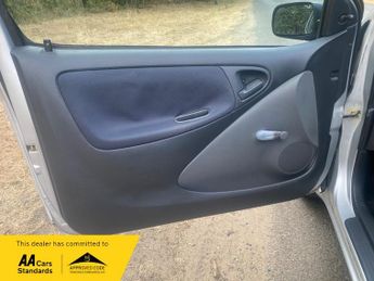 Toyota Yaris 1.0 VVTI T2