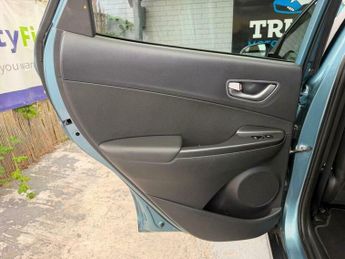 Hyundai KONA 64kWh Premium SE Auto 5dr (7kW Charger)