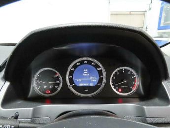 Mercedes-Benz C Class 1.8 C180 BlueEfficiency Executive SE Auto Euro 5 4dr