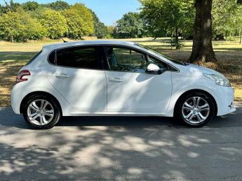 Peugeot 208 1.2 VTi PureTech Allure Euro 5 5dr