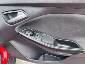 Ford Focus 1.0T EcoBoost Zetec Euro 5 (s/s) 5dr