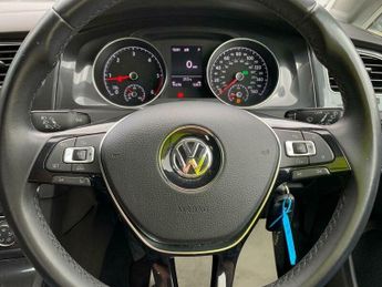Volkswagen Golf 1.6 TDI SE Nav DSG Euro 6 (s/s) 5dr