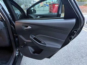 Ford Focus 1.6 Zetec Powershift Euro 6 5dr
