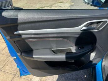 MG ZS 72.6kWh SE Long Range Auto 5dr