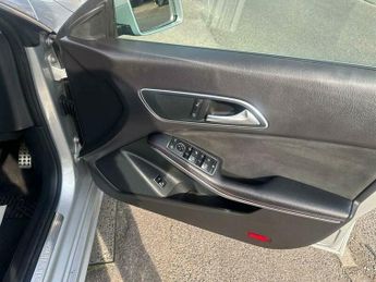 Mercedes-Benz CLA 1.6 CLA180 AMG Line Edition Coupe 7G-DCT Euro 6 (s/s) 4dr