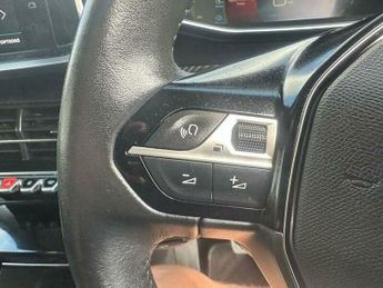 Peugeot 2008 50kWh Allure Premium Auto 5dr