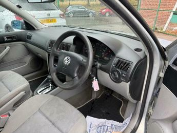 Volkswagen Golf 1.6 S 5dr