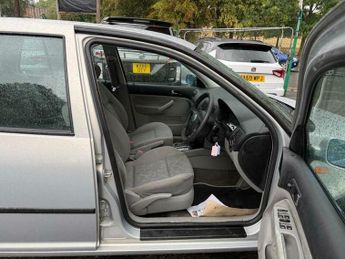 Volkswagen Golf 1.6 S 5dr