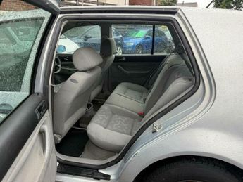 Volkswagen Golf 1.6 S 5dr