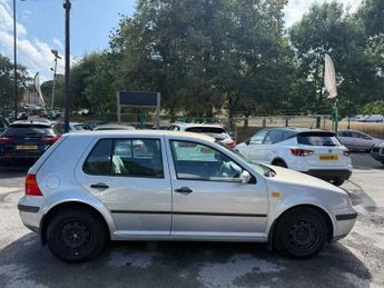 Volkswagen Golf 1.6 S 5dr