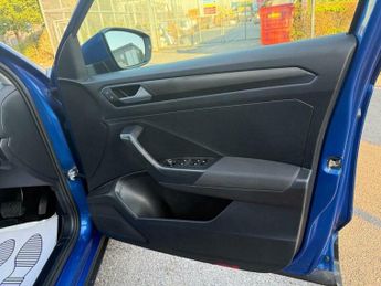 Volkswagen T-Roc 1.5 TSI EVO SE DSG Euro 6 (s/s) 5dr