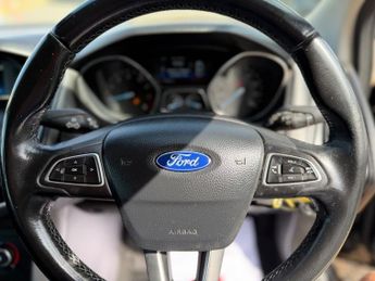 Ford Focus 1.0T EcoBoost Zetec Hatchback 5dr Petrol Powershift Euro 6 (100 