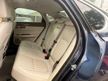 Jaguar XF 2.0d Portfolio Auto AWD Euro 6 (s/s) 4dr