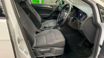 Volkswagen Golf 35.8kWh e-Golf Auto 5dr