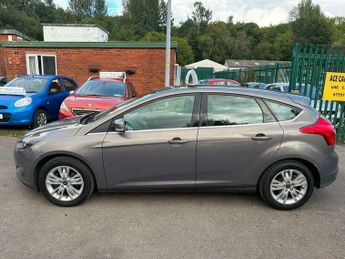 Ford Focus 1.0T EcoBoost Titanium Navigator Euro 5 (s/s) 5dr
