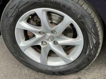 Peugeot 208 1.2 VTi PureTech Style Euro 5 5dr