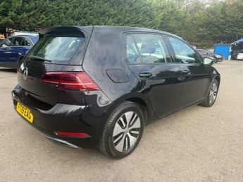 Volkswagen Golf 35.8kWh e-Golf Auto 5dr