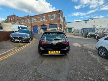Volkswagen Golf 35.8kWh e-Golf Auto 5dr