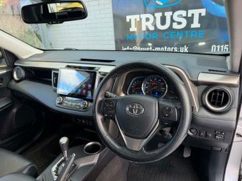 Toyota RAV4 2.2 D-CAT Invincible Auto 4WD Euro 5 5dr