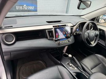Toyota RAV4 2.2 D-CAT Invincible Auto 4WD Euro 5 5dr