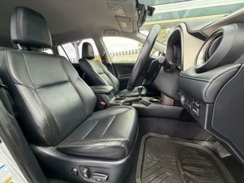 Toyota RAV4 2.2 D-CAT Invincible Auto 4WD Euro 5 5dr