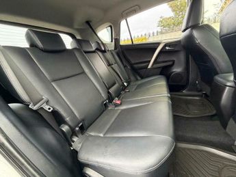 Toyota RAV4 2.2 D-CAT Invincible Auto 4WD Euro 5 5dr