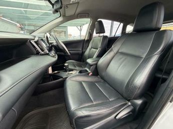 Toyota RAV4 2.2 D-CAT Invincible Auto 4WD Euro 5 5dr