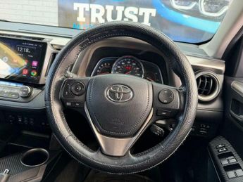 Toyota RAV4 2.2 D-CAT Invincible Auto 4WD Euro 5 5dr