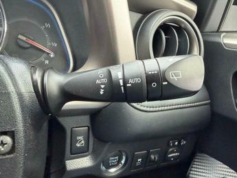 Toyota RAV4 2.2 D-CAT Invincible Auto 4WD Euro 5 5dr