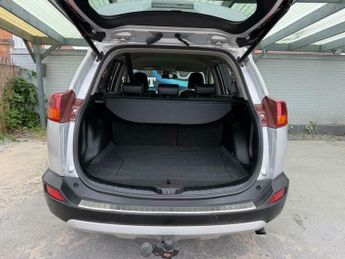 Toyota RAV4 2.2 D-CAT Invincible Auto 4WD Euro 5 5dr