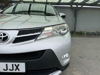 Toyota RAV4 2.2 D-CAT Invincible Auto 4WD Euro 5 5dr
