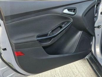 Ford Focus 1.6 Zetec Powershift Euro 5 5dr