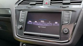 Volkswagen Tiguan 2.0 TDI BlueMotion Tech SEL DSG Euro 6 (s/s) 5dr