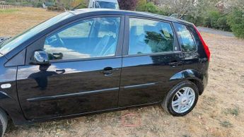 Ford Fiesta 1.6 Ghia 5dr