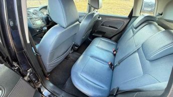 Ford Fiesta 1.6 Ghia 5dr