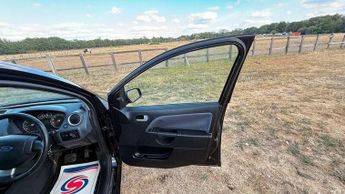Ford Fiesta 1.6 Ghia 5dr