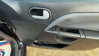 Ford Fiesta 1.6 Ghia 5dr