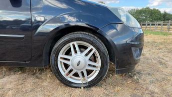 Ford Fiesta 1.6 Ghia 5dr